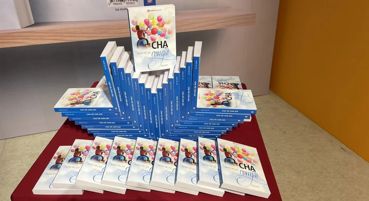 Trao giải cuộc thi viết "Cha và con gái" lần thứ 2 và ra mắt sách