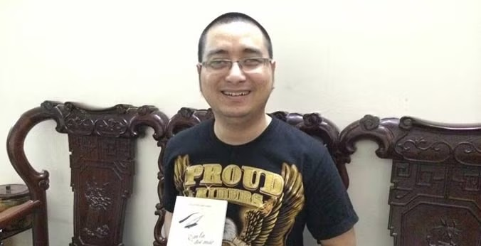 Nhà thơ Nguyễn Việt Anh: Chong đêm để sáng lòng người