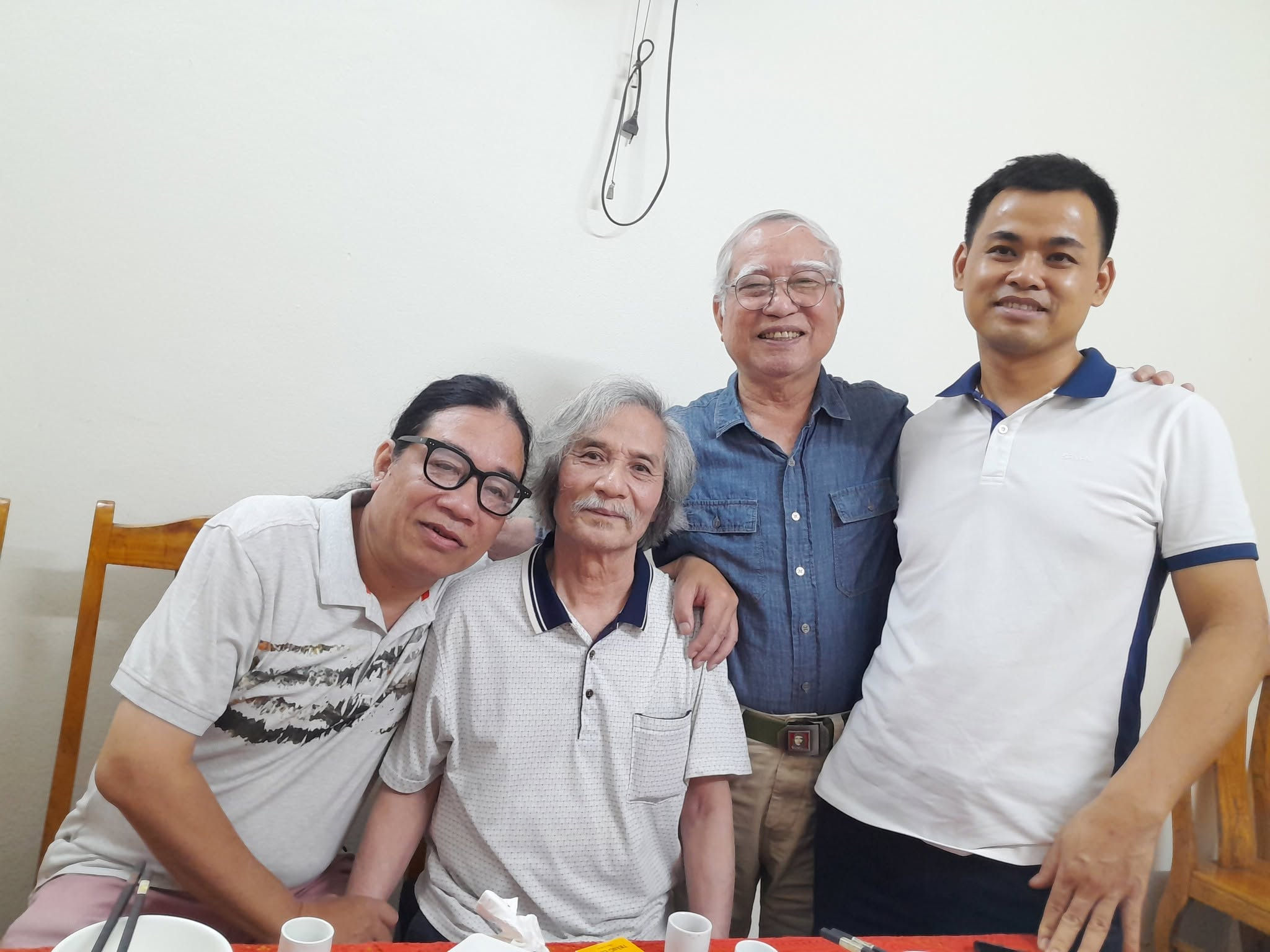 Hoàng Thế Sinh - người làm cuộc vần vũ với chính mình